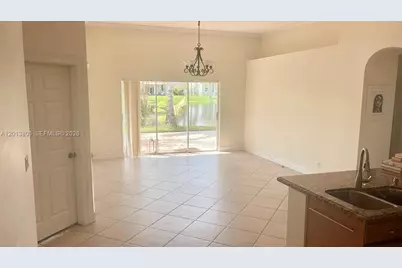 18430 NW 11th St, Pembroke Pines, FL 33029 - Photo 7