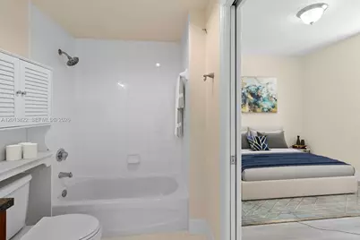 115 SW 11th St #707, Miami, FL 33130 - Photo 9