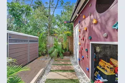 918 NE 4th Court, Hallandale Beach, FL 33009 - Photo 15