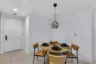 77 SE 5th St, Miami, FL 33131 - Photo 13
