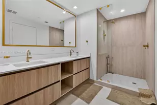 77 SE 5th St, Miami, FL 33131 - Photo 21