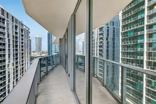 77 SE 5th St, Miami, FL 33131 - Photo 25