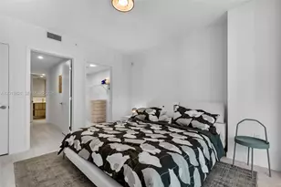 77 SE 5th St, Miami, FL 33131 - Photo 19