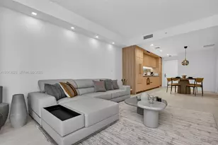 77 SE 5th St, Miami, FL 33131 - Photo 7
