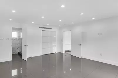 3112 Village Green Dr, Miami, FL 33175 - Photo 13