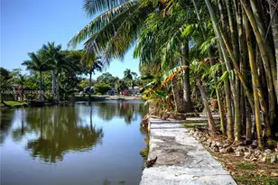 301 SW 5th St, Hallandale Beach, FL 33009 - Photo 23