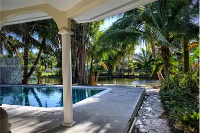301 SW 5th St, Hallandale Beach, FL 33009 - Photo 27