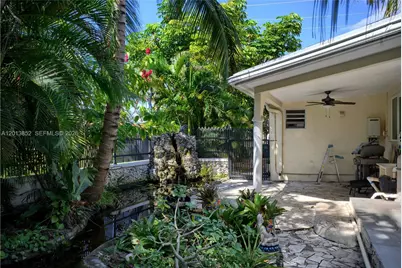 301 SW 5th St, Hallandale Beach, FL 33009 - Photo 25