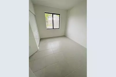 929 NE 211th St, Miami, FL 33179 - Photo 9