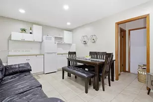 7200 N Oakmont Dr, Hialeah, FL 33015 - Photo 37