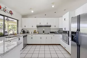 7200 N Oakmont Dr, Hialeah, FL 33015 - Photo 13