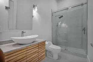 2456 Bay Isle Ct, Weston, FL 33327 - Photo 23