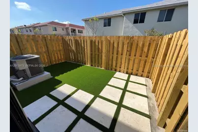 929 NE 211th St, Miami, FL 33179 - Photo 3