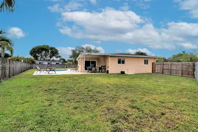 1600 NW 120th Ave, Pembroke Pines, FL 33026 - Photo 9