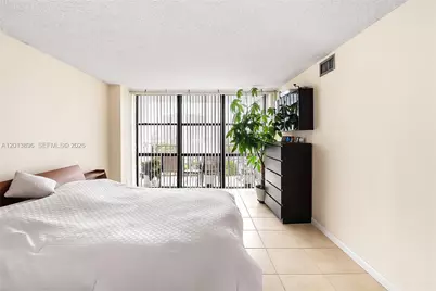 800 Parkview Dr #901, Hallandale Beach, FL 33009 - Photo 23