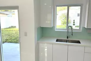 321 N 69th Ave, Hollywood, FL 33024 - Photo 9