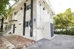 1091 SW 4th St, Miami, FL 33130 - Photo 23