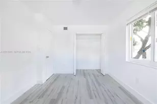 1091 SW 4th St, Miami, FL 33130 - Photo 11
