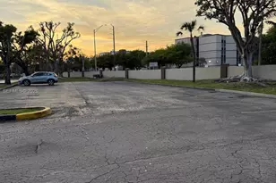 6940 Miami Gardens Dr, Hialeah, FL 33015 - Photo 19