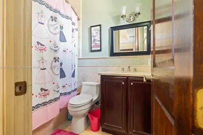 9861 NW 135th St, Hialeah Gardens, FL 33018 - Photo 33