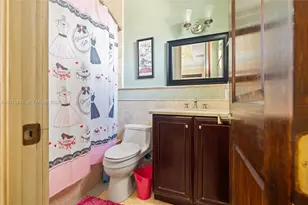 9861 NW 135th St, Hialeah Gardens, FL 33018 - Photo 33