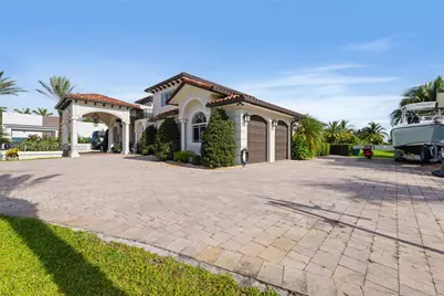9861 NW 135th St, Hialeah Gardens, FL 33018 - Photo 5