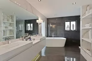 7972 Biscayne Point Cir, Miami Beach, FL 33141 - Photo 13