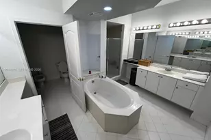 10710 NW 66th St, Doral, FL 33178 - Photo 17