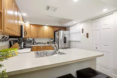 10833 NW 7th St #10-22, Miami, FL 33172 - Photo 9