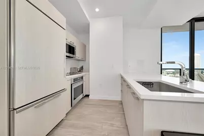 55 SW 9th St #4208, Miami, FL 33130 - Photo 3