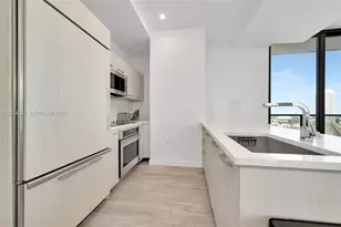 55 SW 9th St, Miami, FL 33130 - Photo 3