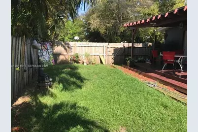 335 NE 114th St, Miami, FL 33161 - Photo 11