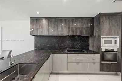 900 Biscayne Blvd #4202, Miami, FL 33132 - Photo 15