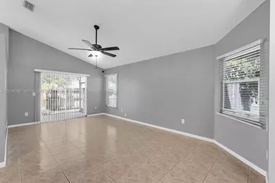1308 E Glen Oak Rd #1308, North Lauderdale, FL 33068 - Photo 9