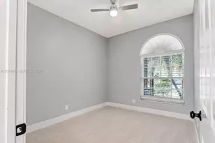 1101 NW 180th Ave, Pembroke Pines, FL 33029 - Photo 23