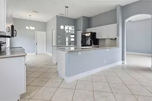 1101 NW 180th Ave, Pembroke Pines, FL 33029 - Photo 19
