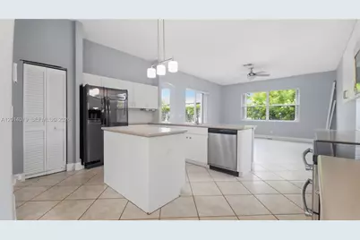 1101 NW 180th Ave, Pembroke Pines, FL 33029 - Photo 21