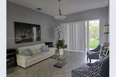 1101 NW 180th Ave, Pembroke Pines, FL 33029 - Photo 5