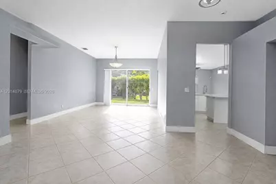 1101 NW 180th Ave, Pembroke Pines, FL 33029 - Photo 11