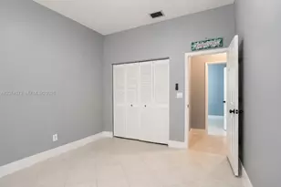1101 NW 180th Ave, Pembroke Pines, FL 33029 - Photo 25