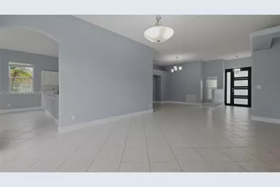 1101 NW 180th Ave, Pembroke Pines, FL 33029 - Photo 15