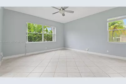 1101 NW 180th Ave, Pembroke Pines, FL 33029 - Photo 9