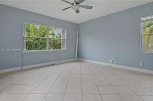 1101 NW 180th Ave, Pembroke Pines, FL 33029 - Photo 17