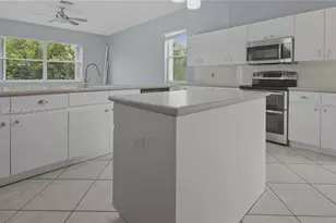 1101 NW 180th Ave, Pembroke Pines, FL 33029 - Photo 23