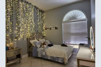 1101 NW 180th Ave, Pembroke Pines, FL 33029 - Photo 15