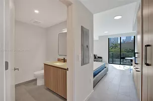 121 NE 5th St, Miami, FL 33132 - Photo 3