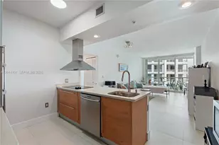 218 SE 14th St, Miami, FL 33131 - Photo 3