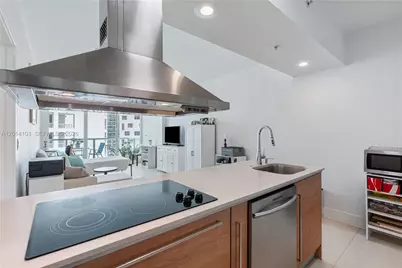 218 SE 14th St #2208, Miami, FL 33131 - Photo 5