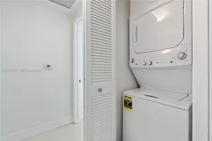 218 SE 14th St, Miami, FL 33131 - Photo 19