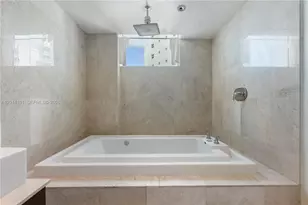 218 SE 14th St, Miami, FL 33131 - Photo 13